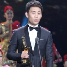 主演新剧《肯尼迪》聚焦著名政治家族 2 堪比时装周!